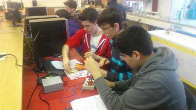 Des étudiants de 4ème secondaire dans nos laboratoires d’électronique