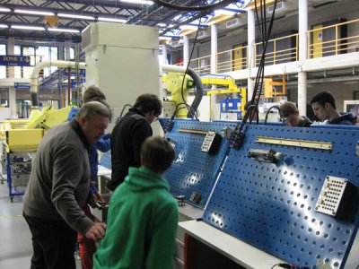 Les bac1 Informatique Industrielle en formation chez Technifutur.