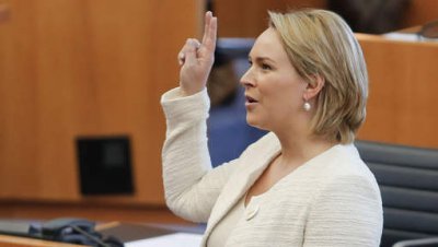 Celine Fremault, professeur à l’Institut Cardijn, est maintenant Ministre de l’emploi et de l’économie à la région de Bruxelles-Capitale.