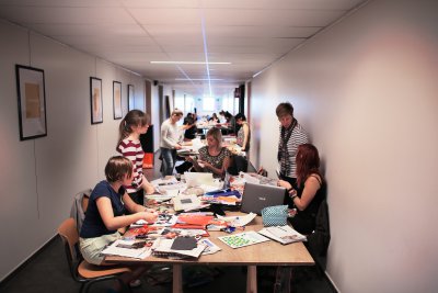 Atelier de mise en page créative pour la section publicité