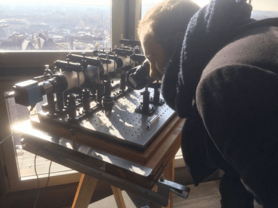 La lumière sur le toit de Mons