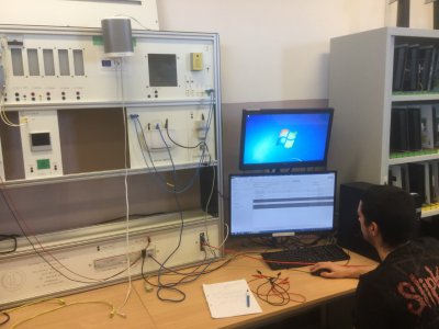 Les étudiants de domotique-gestion technique des bâtiments au Centre de Technologies Avancées (CTA) de domotique