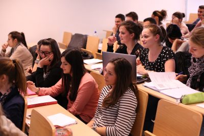 Séances d’infos et cours ouverts pour le Bachelier Assistant.e Social.e