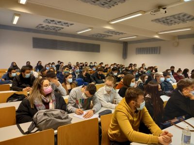 Les étudiant·e·s de compta dans les « Starting bloque »