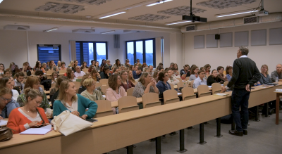 Les étudiant·e·s de l’Education échangent avec des professionnels canadiens de la lecture et de l’écriture.