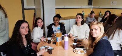 Une journée d’intégration challengeante pour les étudiantes sages-femmes de Gilly