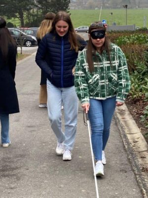 Immersion : quand nos étudiants en Ergothérapie se mettent dans la peau de personnes déficientes visuelles