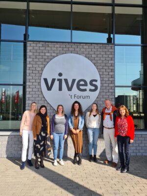 La HELHa La Louvière et Vives Courtrai signent un accord de bi-diplomation en Marketing et Management de la logistique