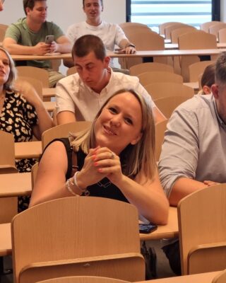 Du secteur bancaire à l’enseignement spécialisé : Jennifer, ancienne étudiante de GO TEACHING, témoigne.