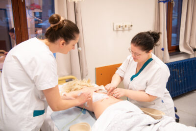 Et si tu étudiais les Soins Infirmiers à Tournai ou Mouscron ?