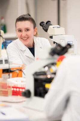3 raisons de s’orienter vers le Bachelier Technologue de laboratoire médical