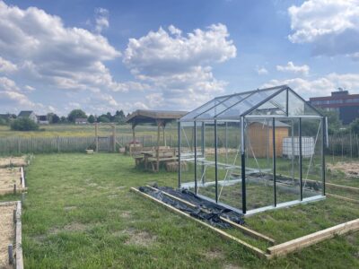 Une serre pour faire grandir le potager du campus de Mons