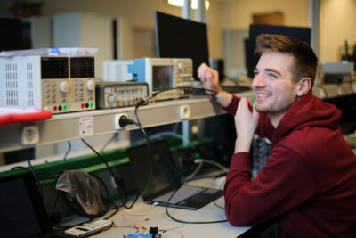 Bachelier en Électronique : en quoi consiste réellement cette formation ?