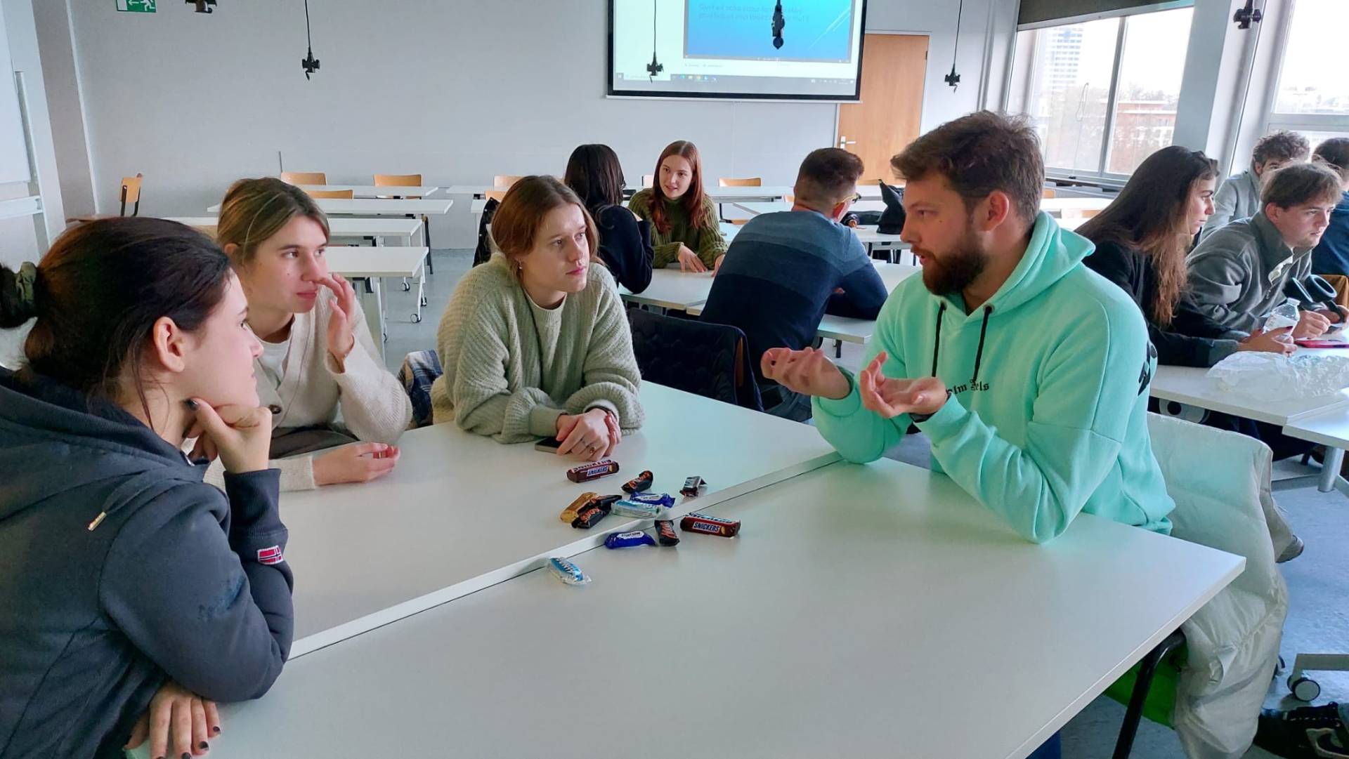 groupe d'étudiants lors d'une discussion